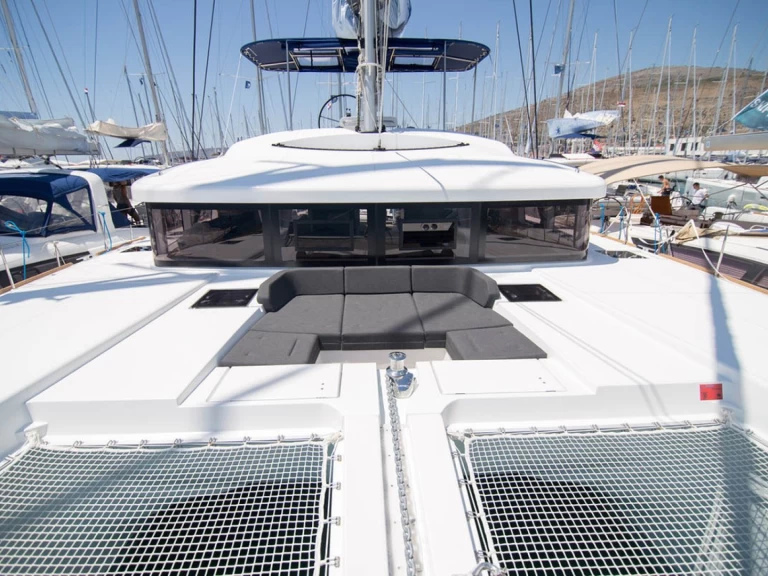 Yacht charter Road Town - Lagoon Lagoon 52 F on SamBoat