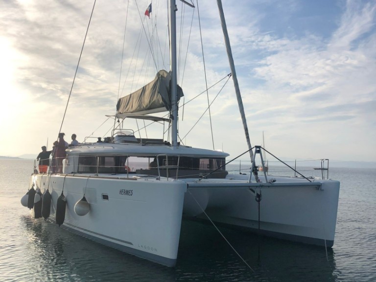 Hire a Lagoon Lagoon 450 F Hyères