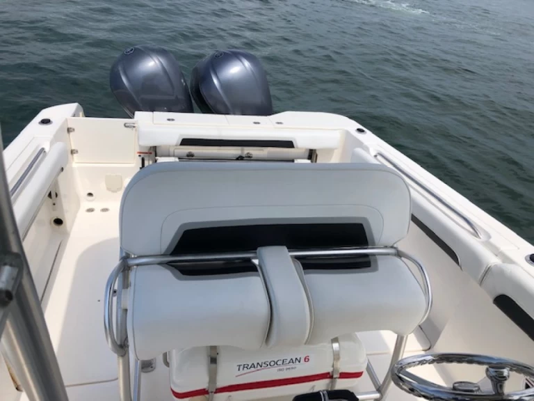 Charter a Wellcraft Scarab 30 Open in Piraillan on Samboat