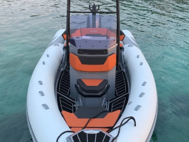 Charter a Grand Boats Drive D600 Lux in Bormes-les-Mimosas on Samboat