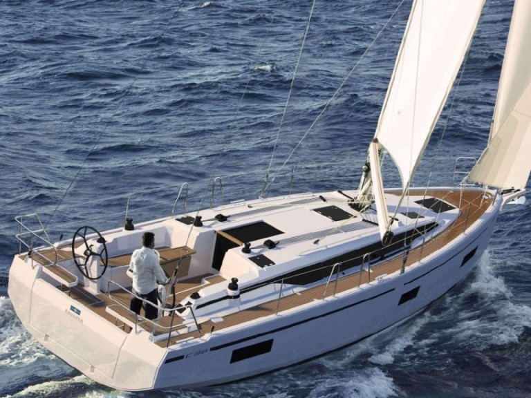 Yacht charter Pula - Bavaria Bavaria C38 on SamBoat