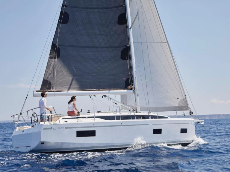 Yacht hire Pula cheap Bavaria C38