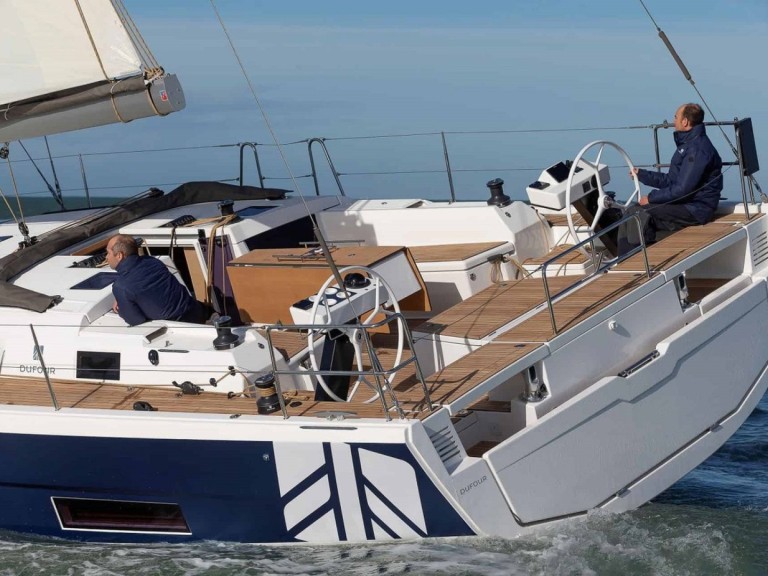 Charter a Dufour Dufour 470 in Pula on Samboat