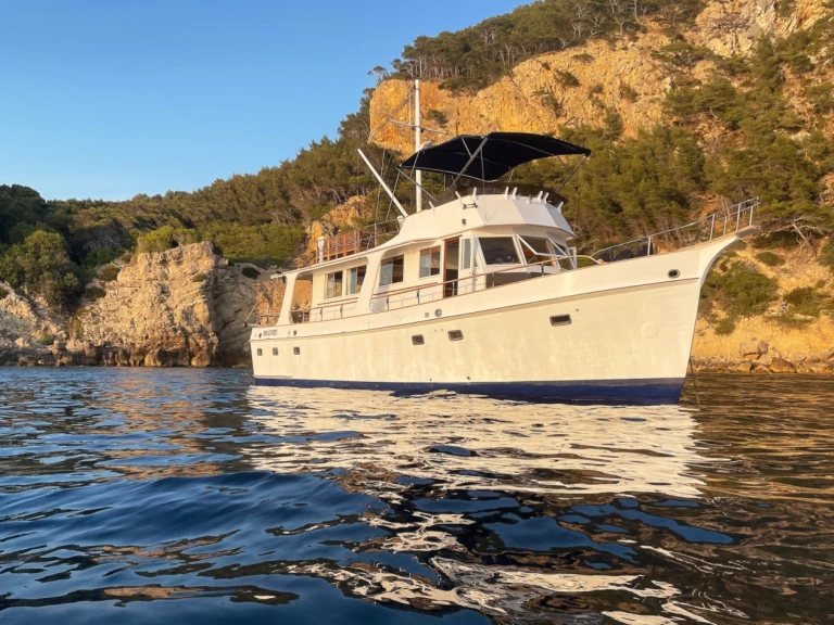 Hire Motorboat with or without skipper Grand Banks Marseille