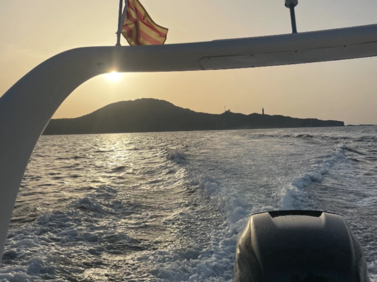 Yacht charter Argelès-sur-Mer - Zodiac Medline 3 on SamBoat