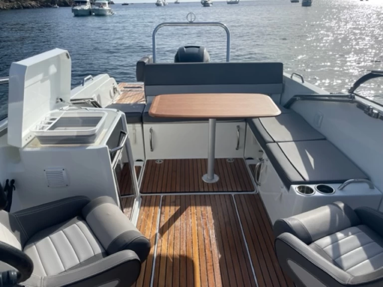 Hire Motorboat with or without skipper Jeanneau Saint-Cyr-sur-Mer