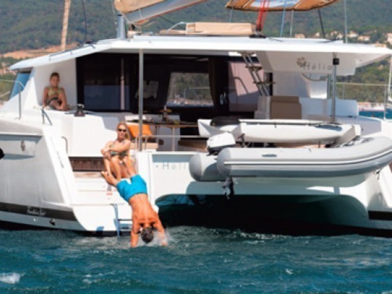 Hire Catamaran Fountaine Pajot with a boat licence