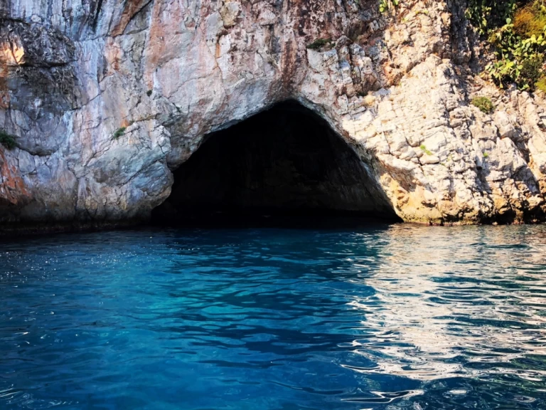 Cranchi Zaffiro 28 charter bareboat or skippered in  Menton