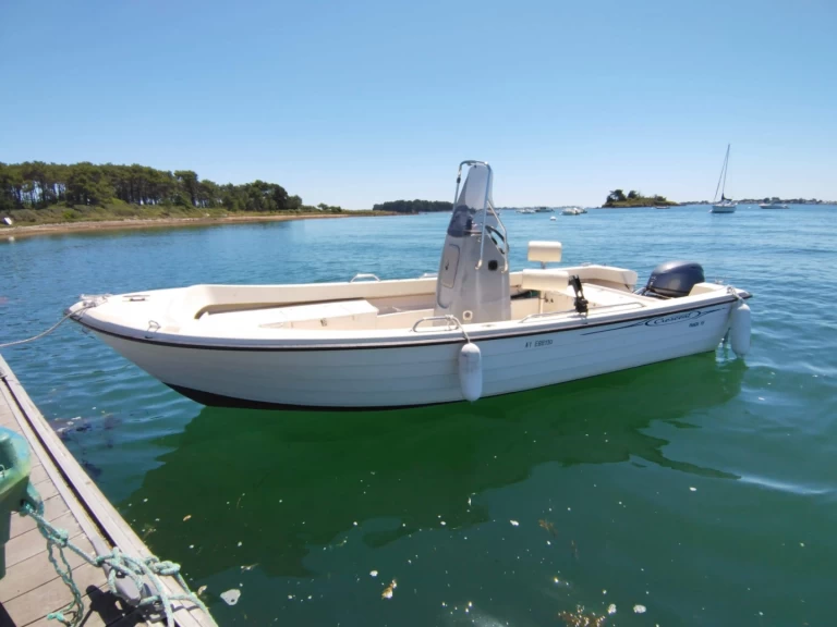 CREMO CRESCENT PANDA 551 charter bareboat or skippered in  Larmor-Baden