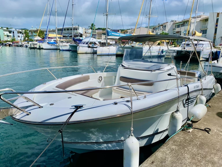 Yacht charter Les Trois-Îlets - Jeanneau Cap Camarat 8.5 CC on SamBoat