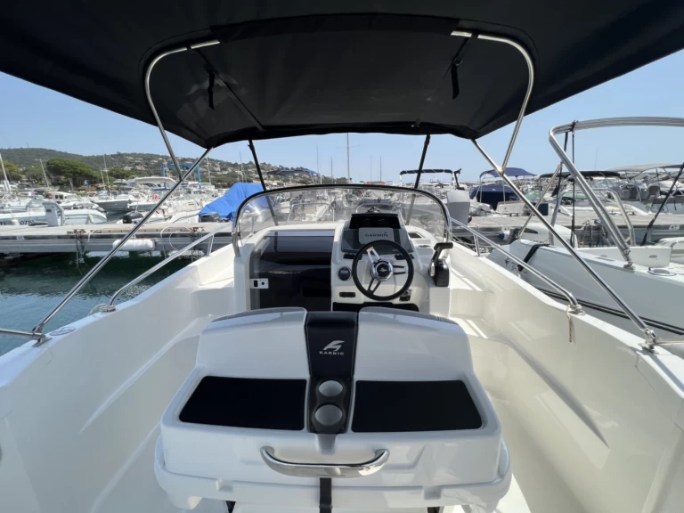 Charter a Karnic SL 602 in Les Issambres on Samboat