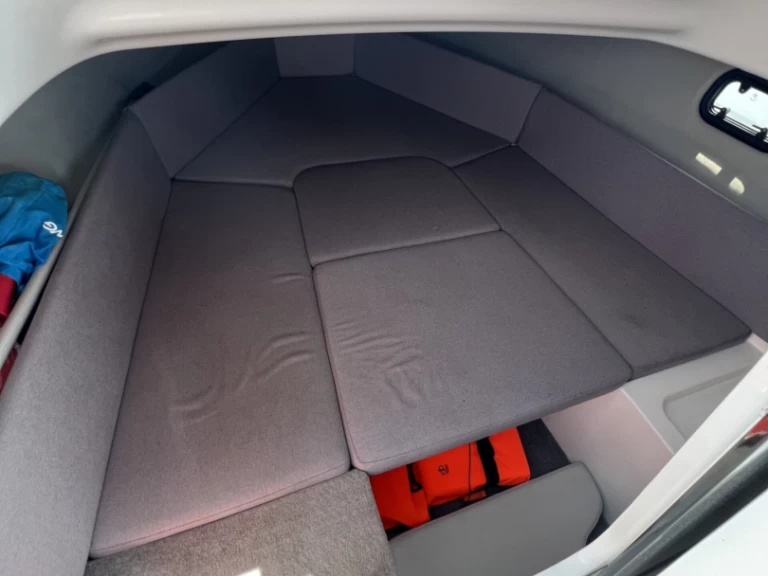 Hire Motorboat Karnic with a boat licence