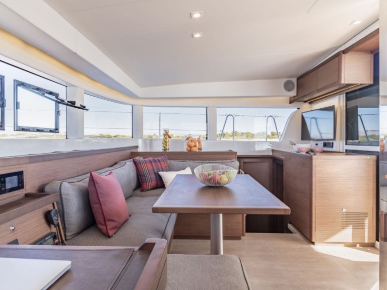 Hire Catamaran Lagoon with a boat licence