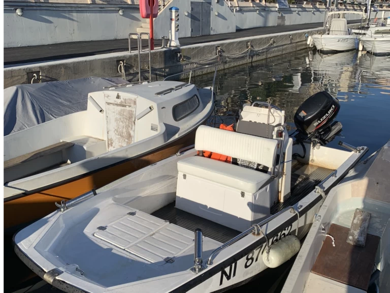 Hire Motorboat Jullien with a boat licence