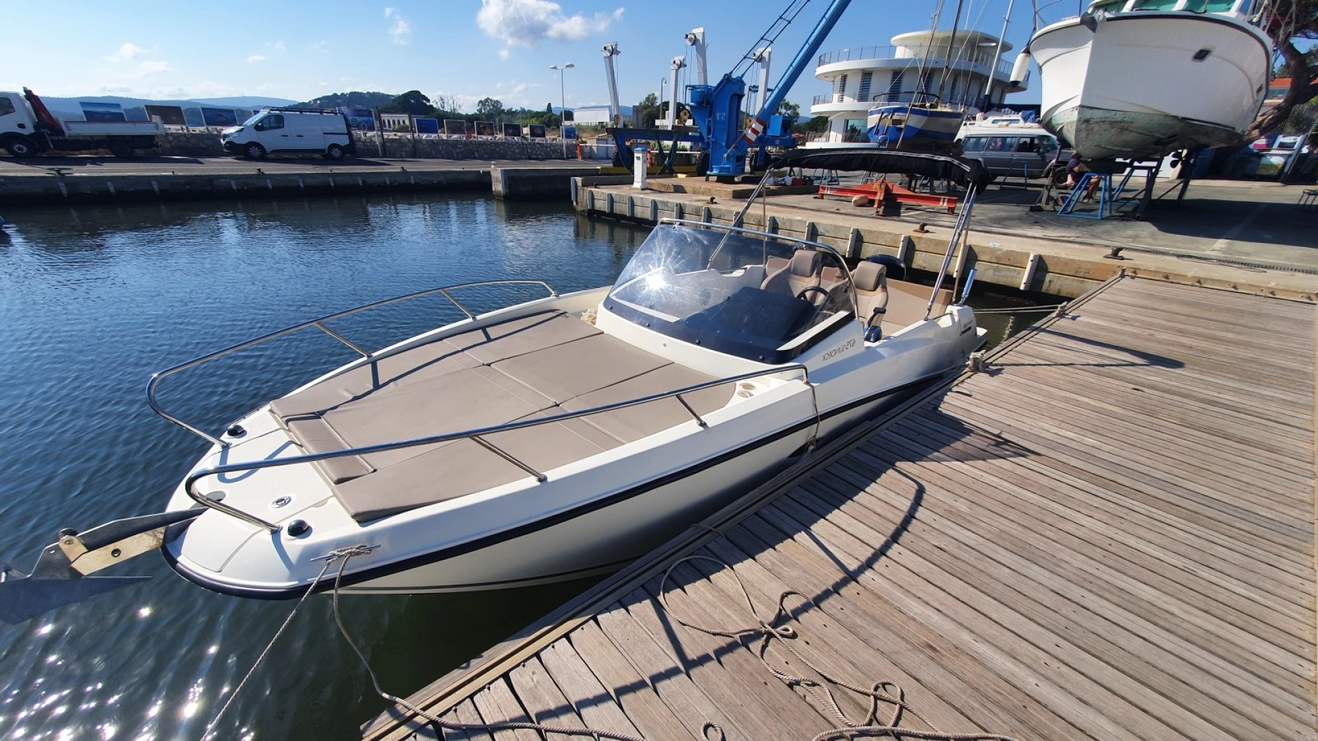 Motorboat hire in La Londe-les-Maures - Quicksilver Activ 675 Sundeck Sport