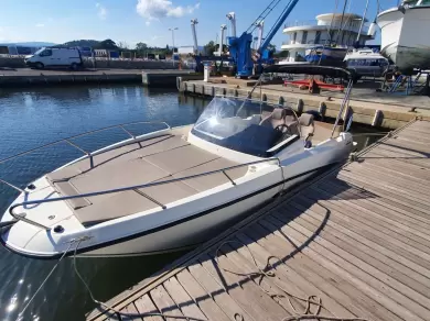 Motorboat hire in La Londe-les-Maures - Quicksilver Activ 675 Sundeck Sport
