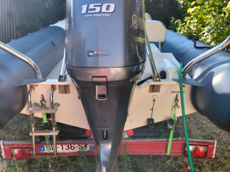 Charter a Bombard Sunrider 650 in La Rochelle on Samboat