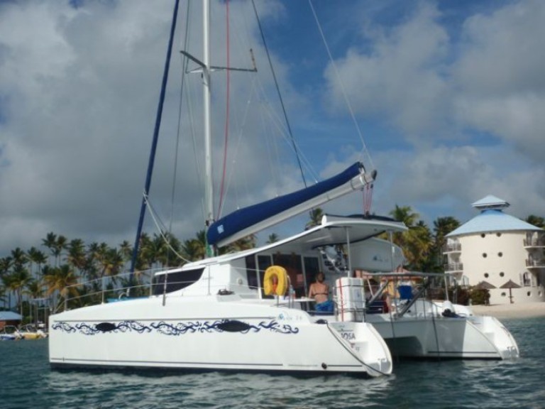 Catamaran hire in Le Marin - Fountaine Pajot Mahe 36 Evolution