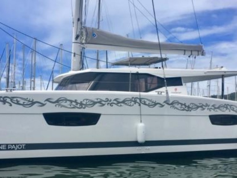 Catamaran hire in Le Marin - Fountaine Pajot Lucia 40