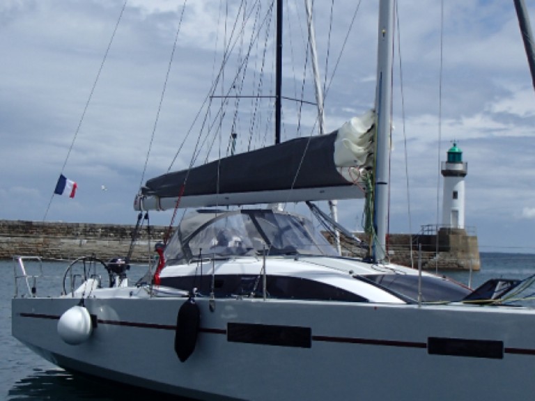 Sailboat to hire Lorient at the best price