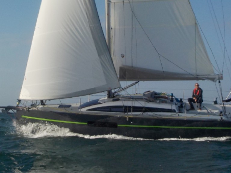 Sailboat to hire Lorient at the best price