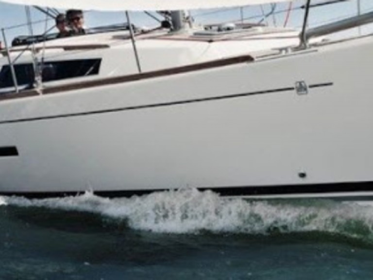 Charter a 3 Dufour 375 in Arzon on Samboat