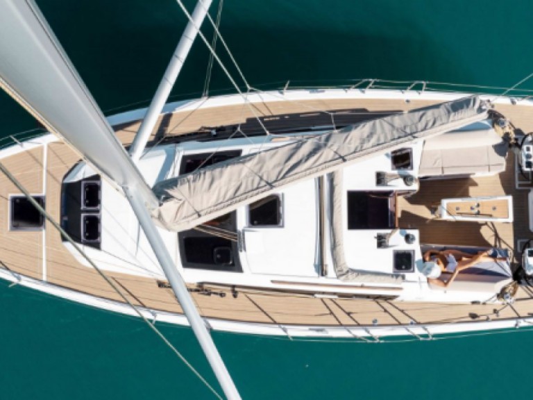 Sailboat to hire Arzon at the best price