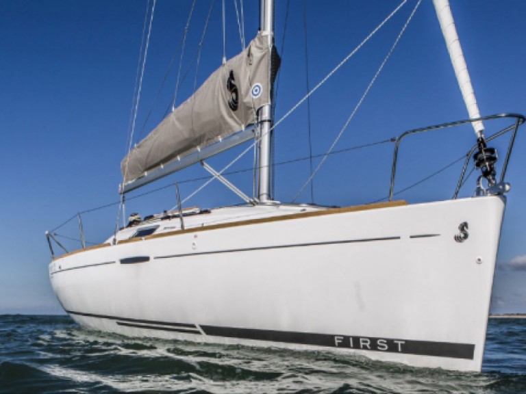 Charter a 4 FIRST 25 S in Arzon on Samboat