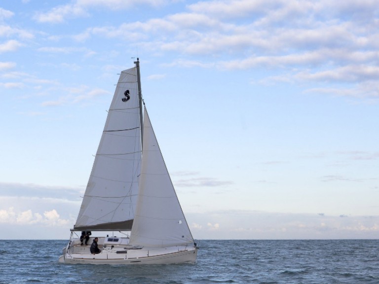 Hire Sailboat Bénéteau with a boat licence