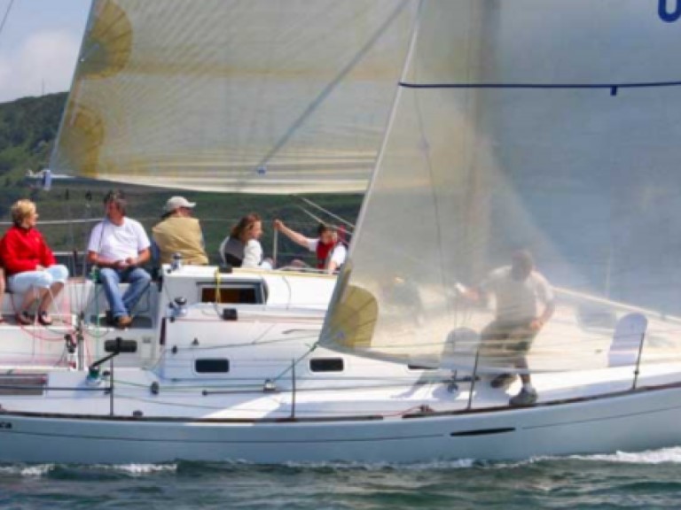 Sailboat hire in Arzon - 4 First 31.7