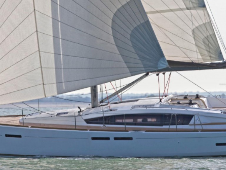 Charter a 2 Sun Odyssey 44i in Arzon on Samboat