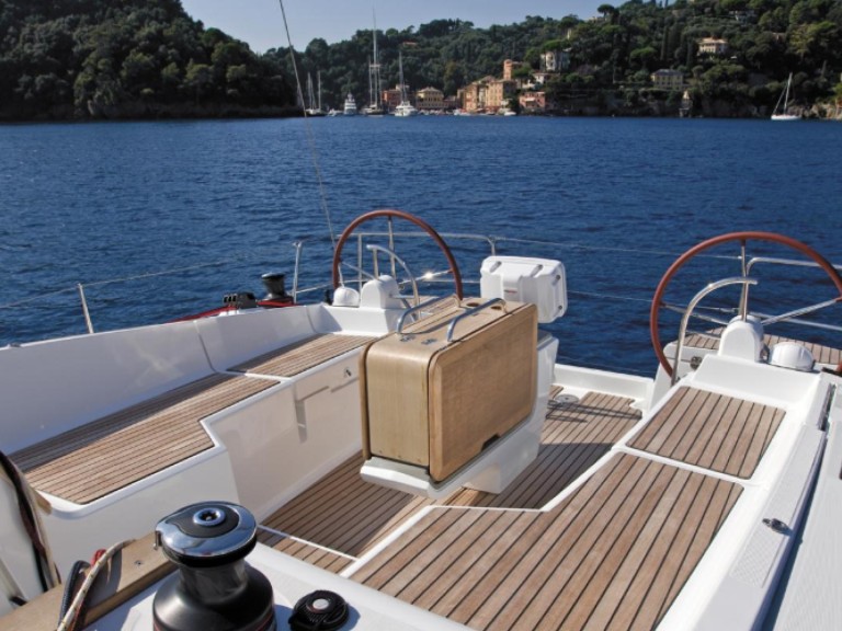 Sailboat to hire Arzon at the best price