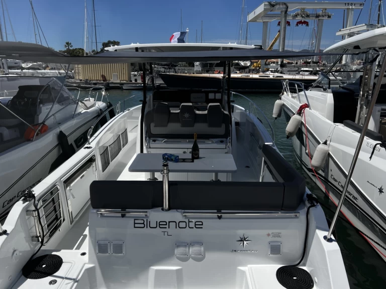 Charter a Jeanneau Cap Camarat 9.0 CC in Cogolin on Samboat