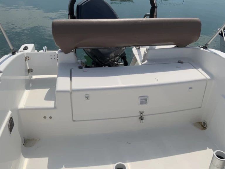 Hire a B2 Marine Cap Ferret 552 Open Frontignan