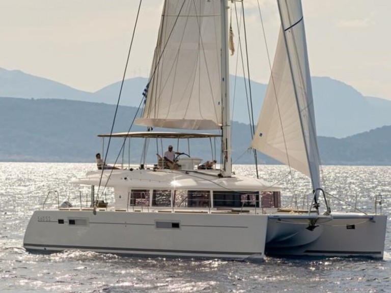 Charter a Lagoon Lagoon 560 in Alimos on Samboat