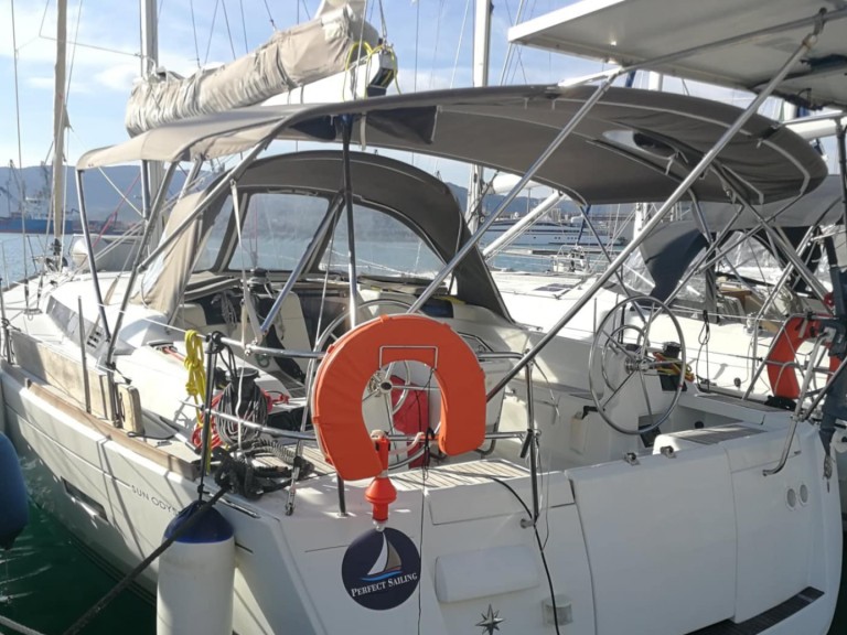 Yacht hire Skiathos cheap Jeanneau 439