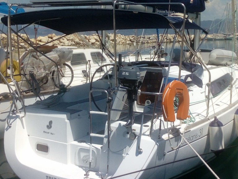 Bénéteau Oceanis 31 charter bareboat or skippered in  Nikiána