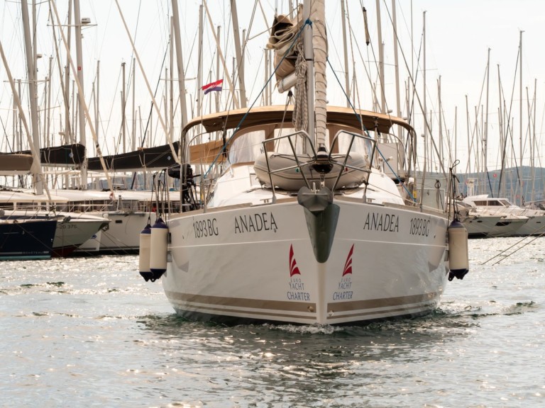 Hire Sailboat Elan with a boat licence