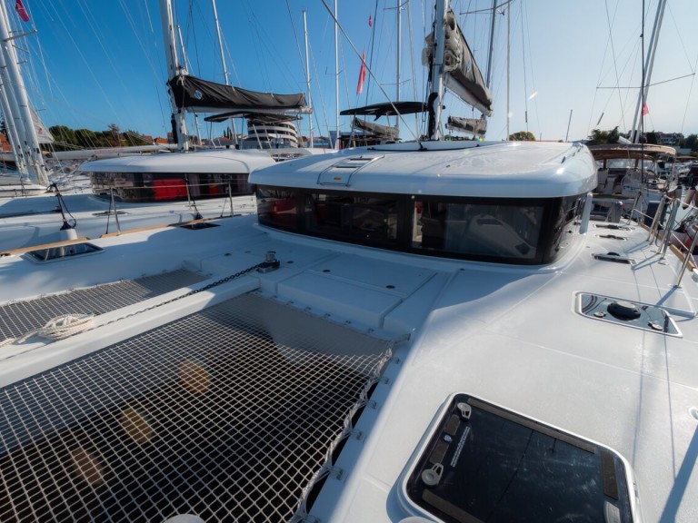 Hire Catamaran Lagoon with a boat licence