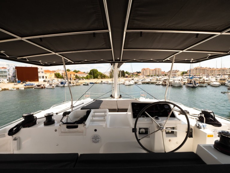 Charter a Lagoon Lagoon 450 F in Biograd na Moru on Samboat