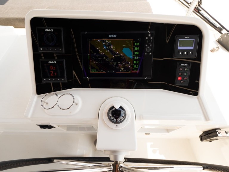 Hire Catamaran Lagoon with a boat licence