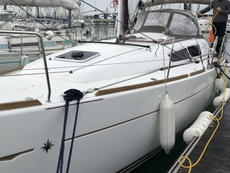 Yacht charter Pornic - Jeanneau Sun Odyssey 33i on SamBoat