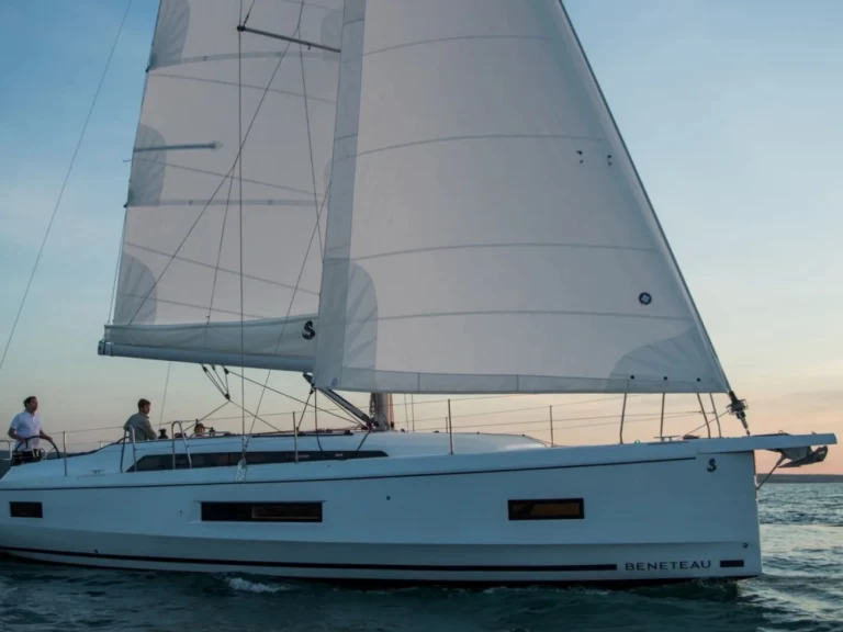 Hire Sailboat Bénéteau with a boat licence