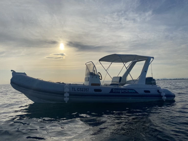 Hire RIB Capelli with a boat licence