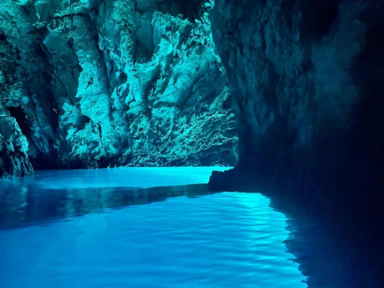 Charter a Nuova Jolly Prince 25 in Milna on Samboat