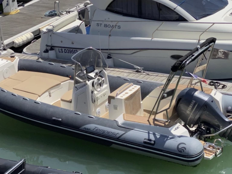 Yacht hire Royan cheap Capelli 700 Sun