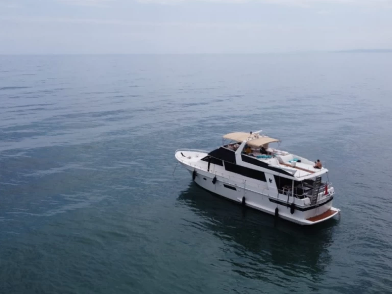 Hire Luxury Yacht with or without skipper Viking Puerto Banús