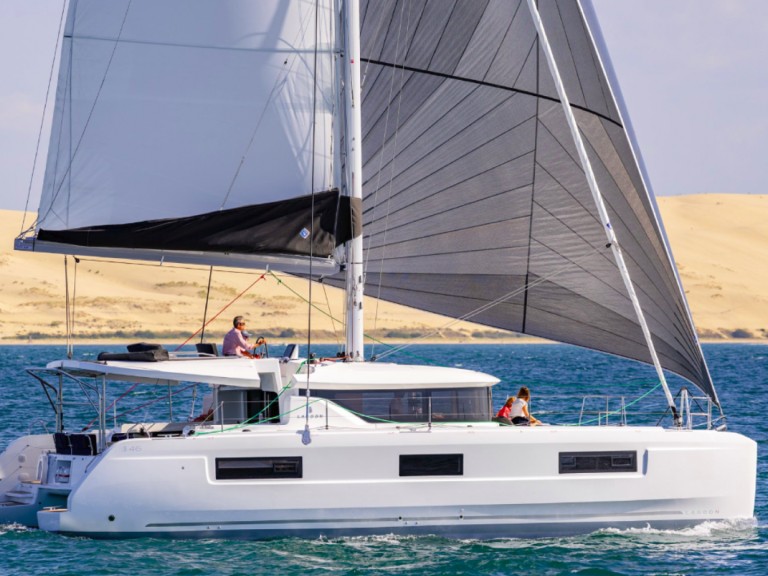 Hire Catamaran Lagoon with a boat licence