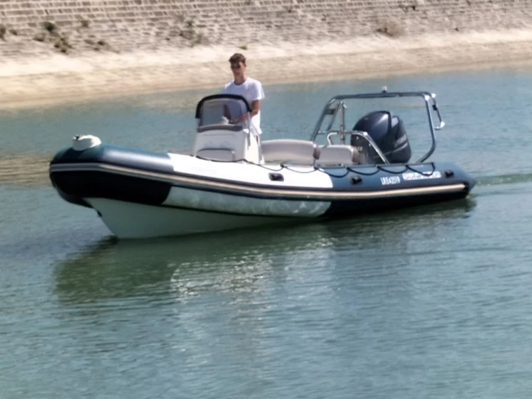 Hire RIB Bombard with a boat licence