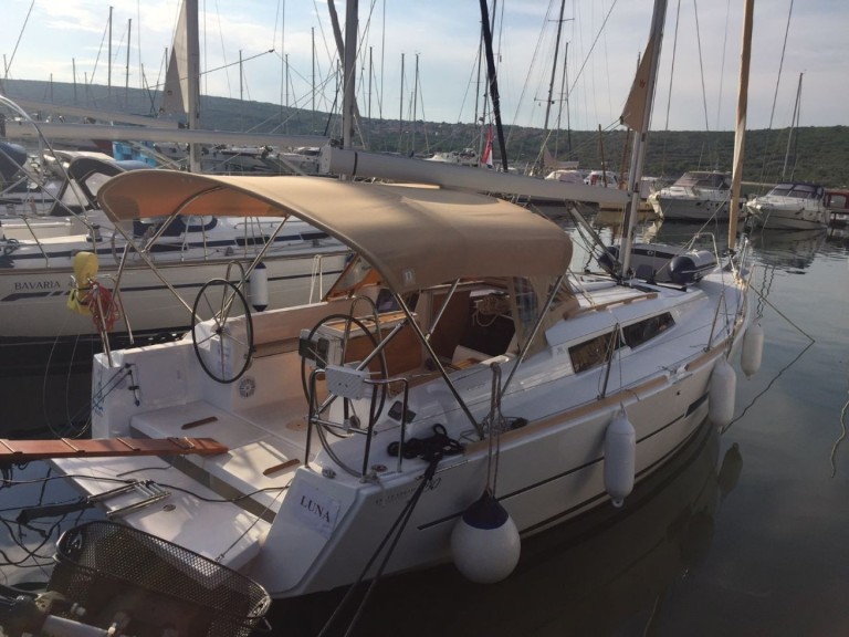 Sailboat hire in Punat - Dufour Dufour 350 Grand Large